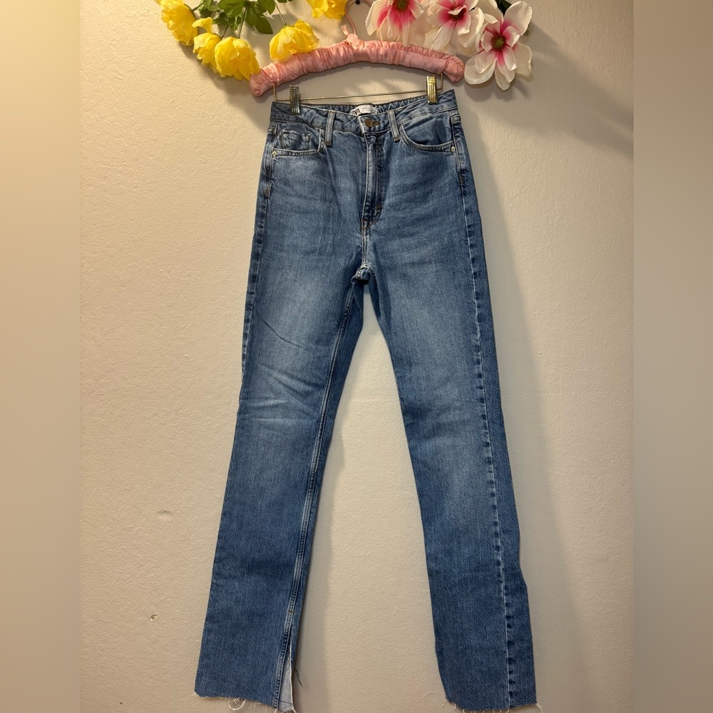 Zara women’s Straight Light Blue Denim Jeans